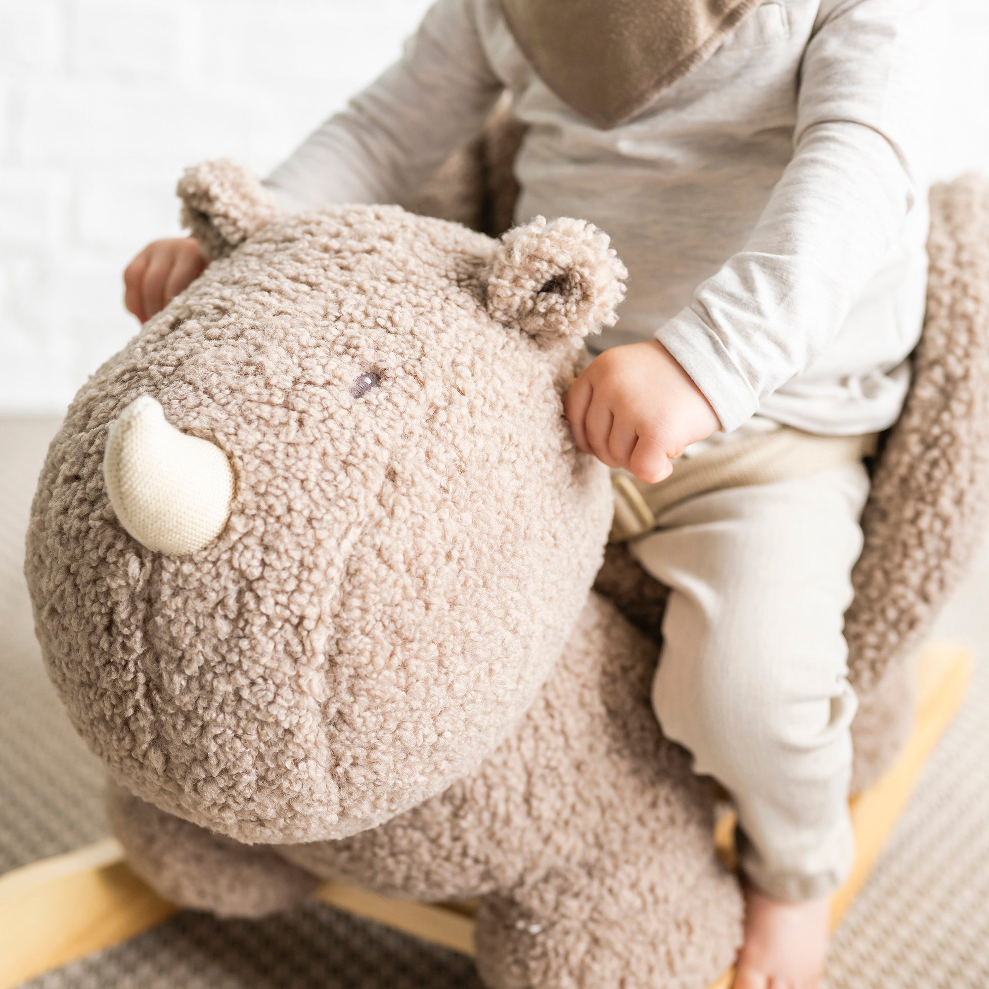 nattou-schaukelpferd-rhinozeros-teddy image 2