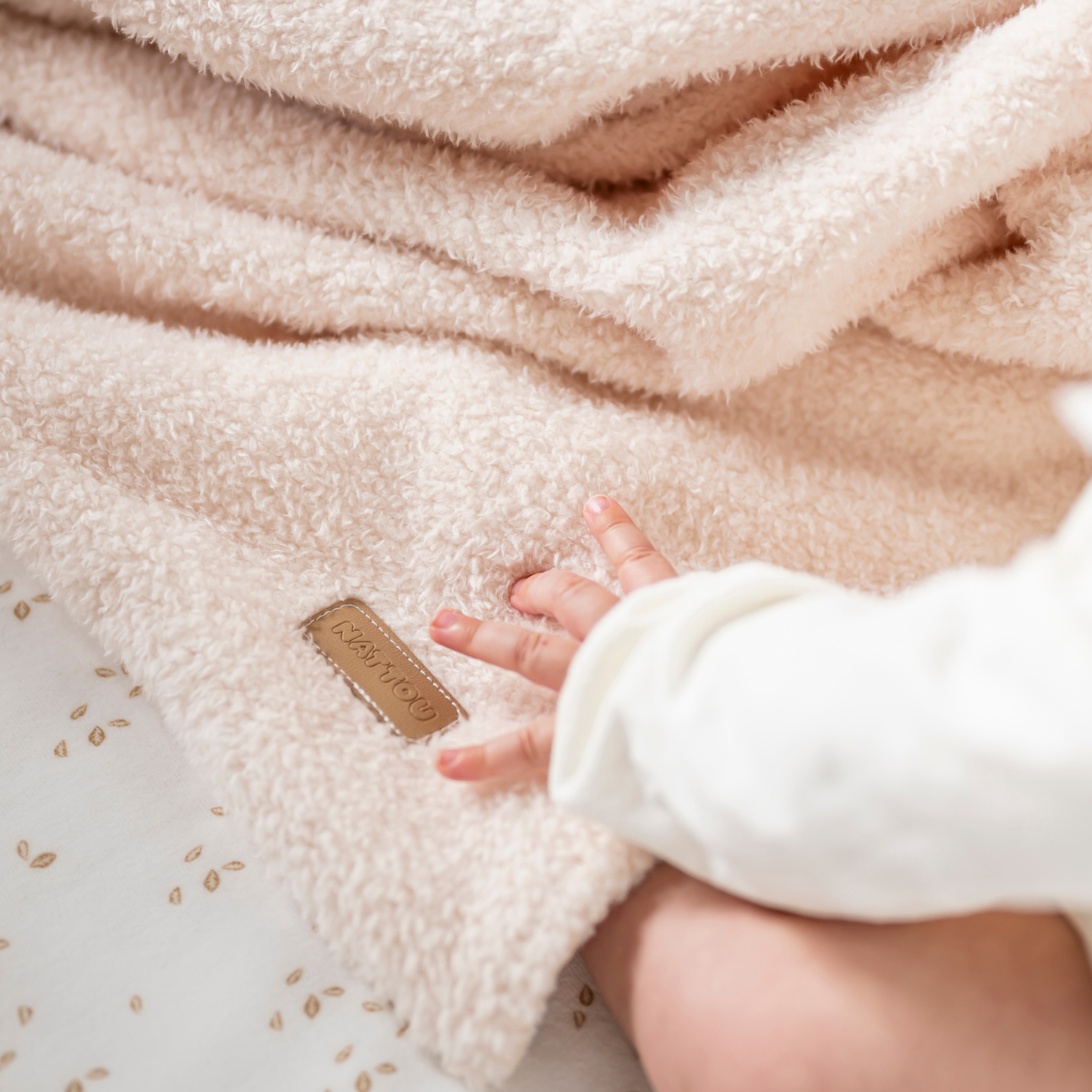 nattou-teddy-supersoft-wendbare-babydecke-beige-100x75-cm image 8