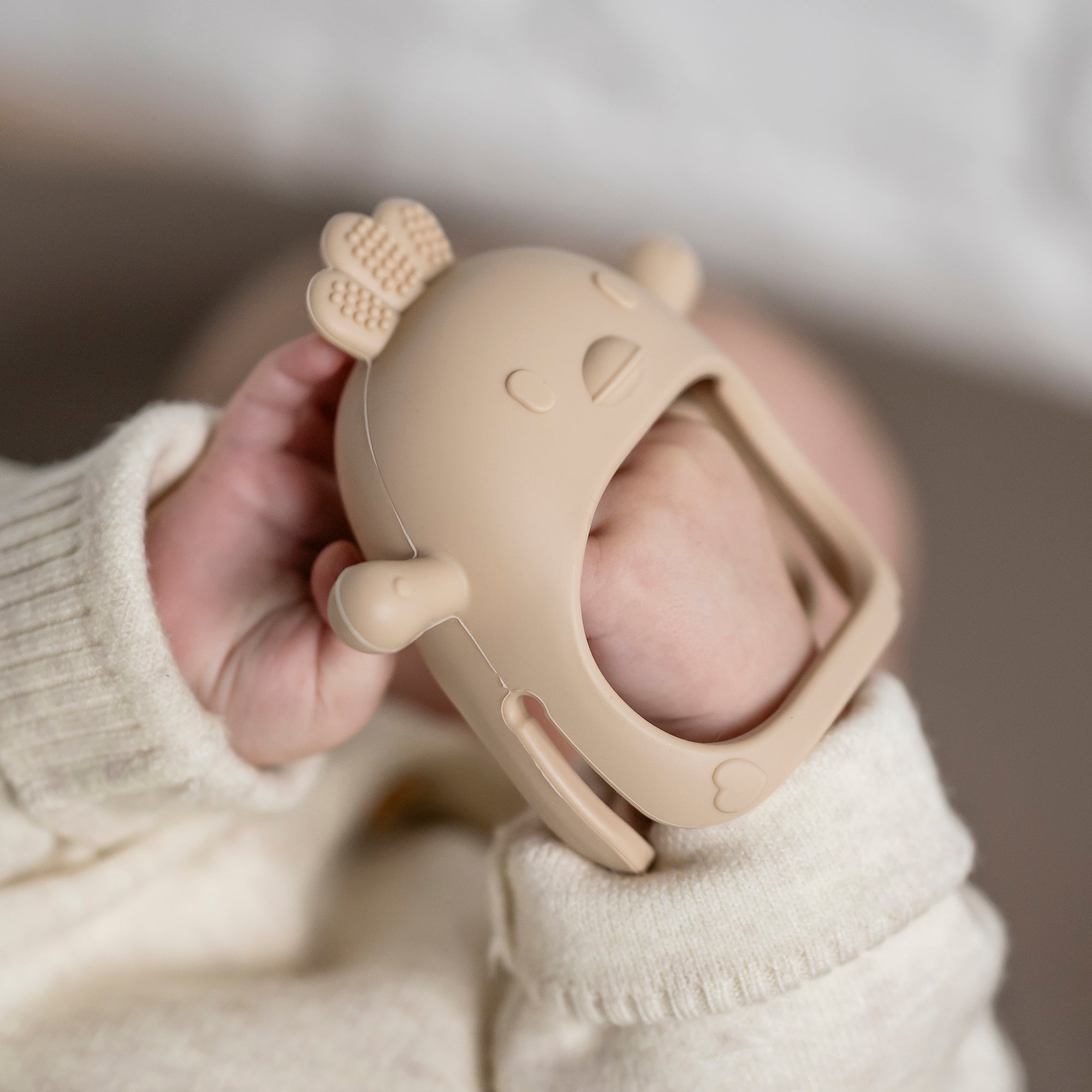 nattou-silicone-bei-handschuh-beissring image 6