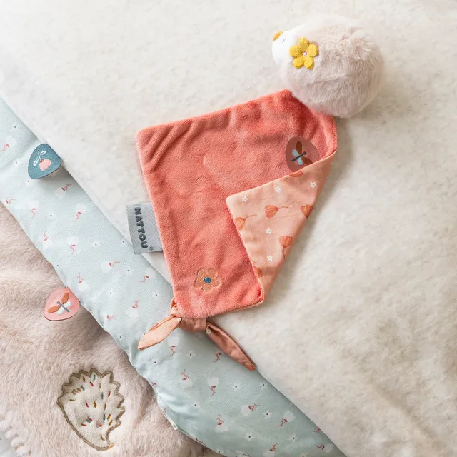 nattou-mila-lana-zo-schnuffeltuch-igel-zo-doudou-mit-schnullerhalter image 1