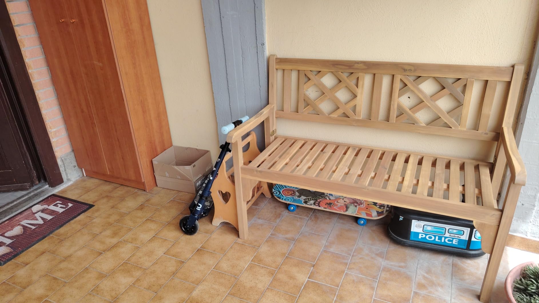 Schöne Bank für die Terrasse