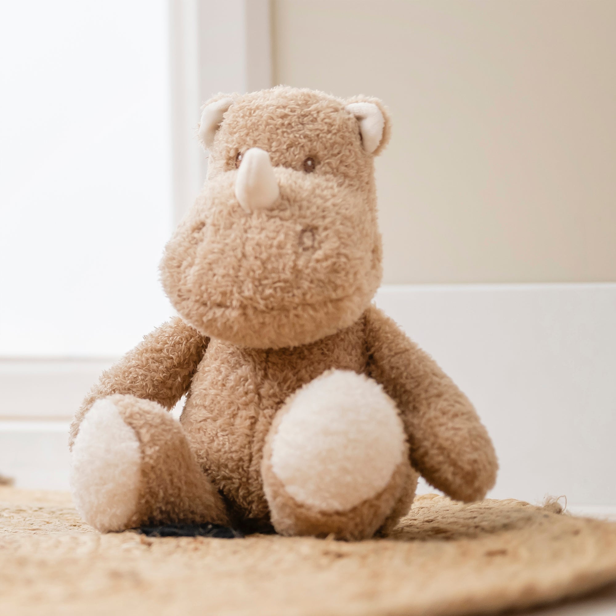 nattou-teddy-kuscheltier-nashorn-flauschiges-pl-sch-nashorn-zum-kuscheln image 4
