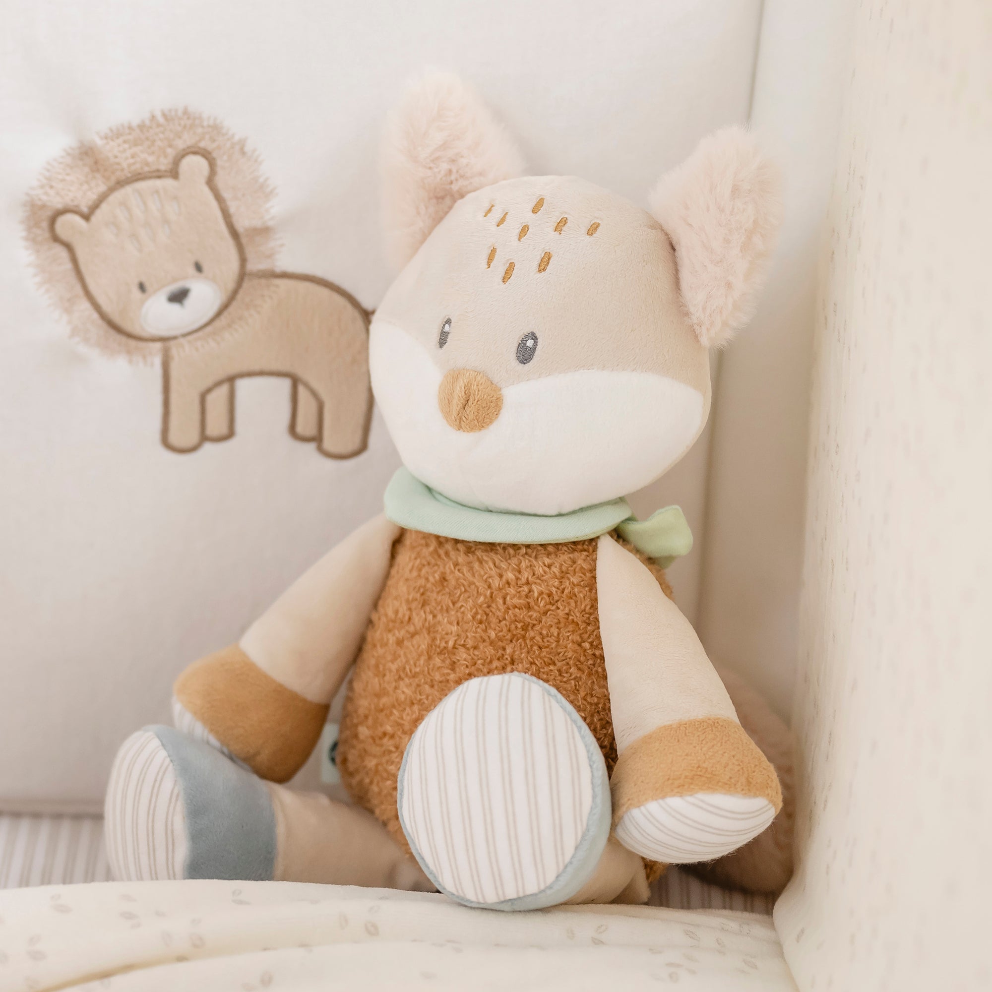 nattou-ernest-oli-kuscheltier-fuchs-flo-pl-schtier-zum-kuscheln image 2