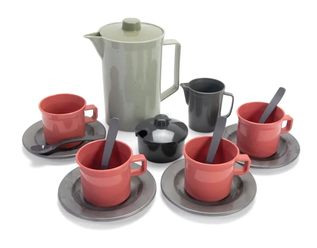 dantoy-2680-green-bean-kaffeeservice-im-netz-17-teile-aus-recyclingmaterial image 1