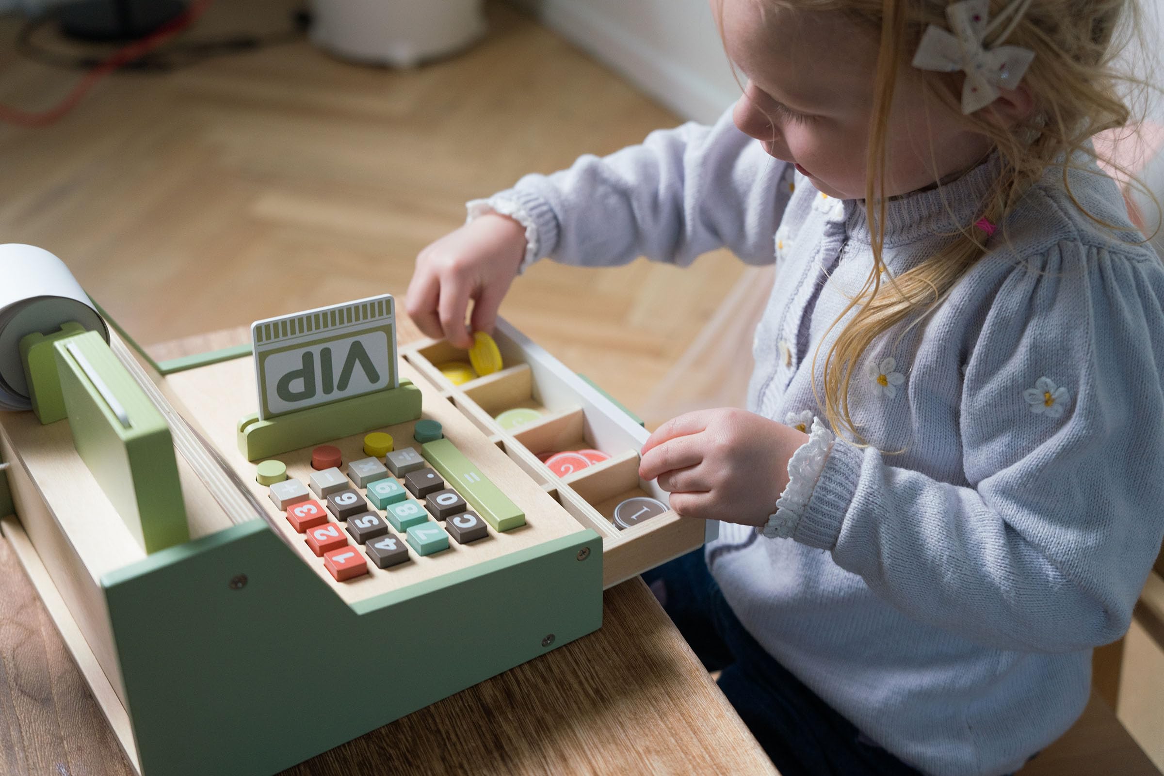 dantoy-kaufladenkasse-17-teilig-aus-holz-spielkasse-mintgr-n-in-geschenkbox-ab-3 image 6