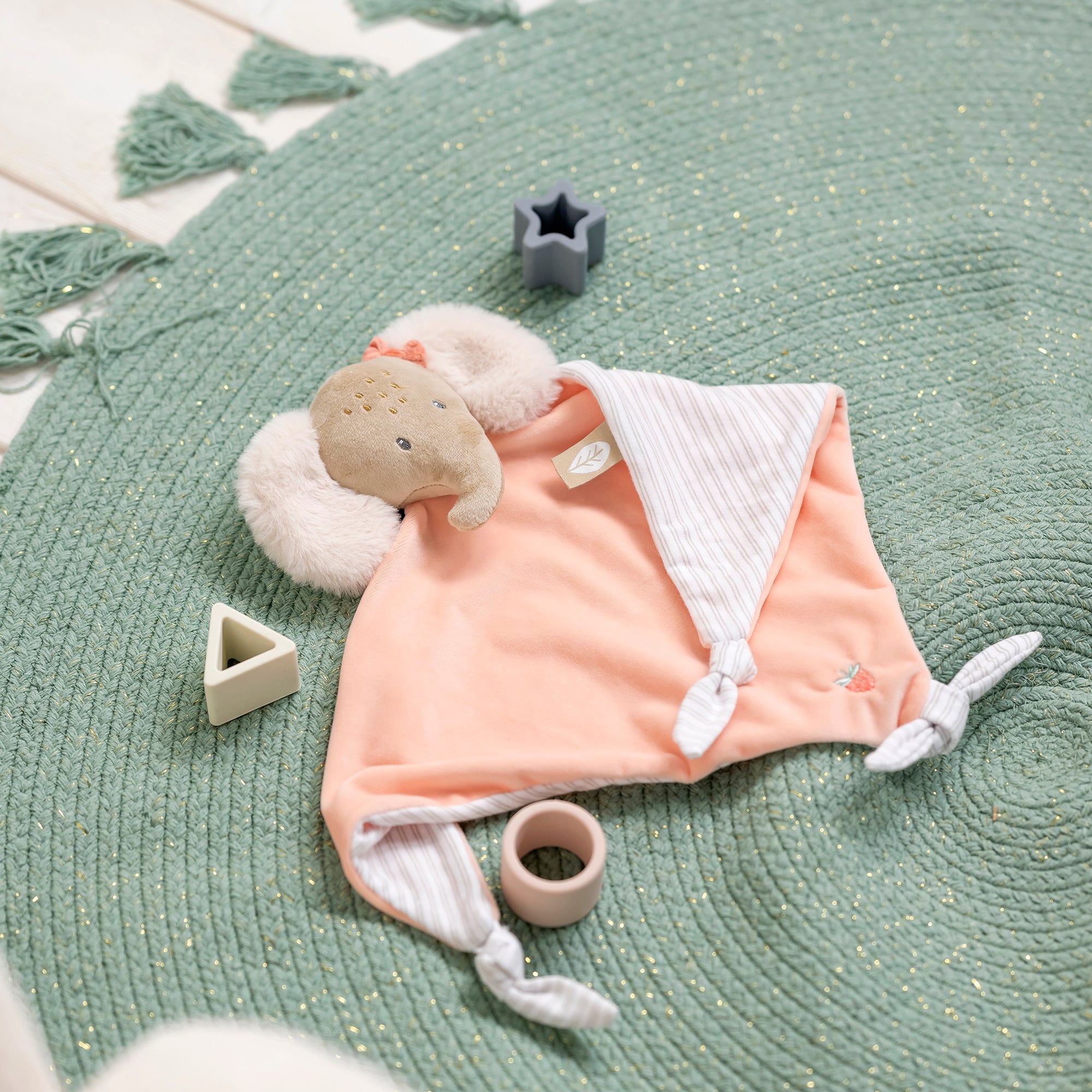nattou-oli-flo-ernest-schnuffeltuch-doudou-elefant-oli-mit-schnullerhalter image 2