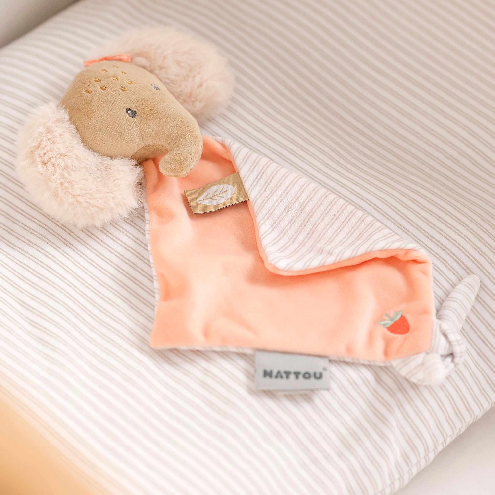 nattou-oli-elefant-doudou-schnuffeltuch-mit-schnullerhalter image 2