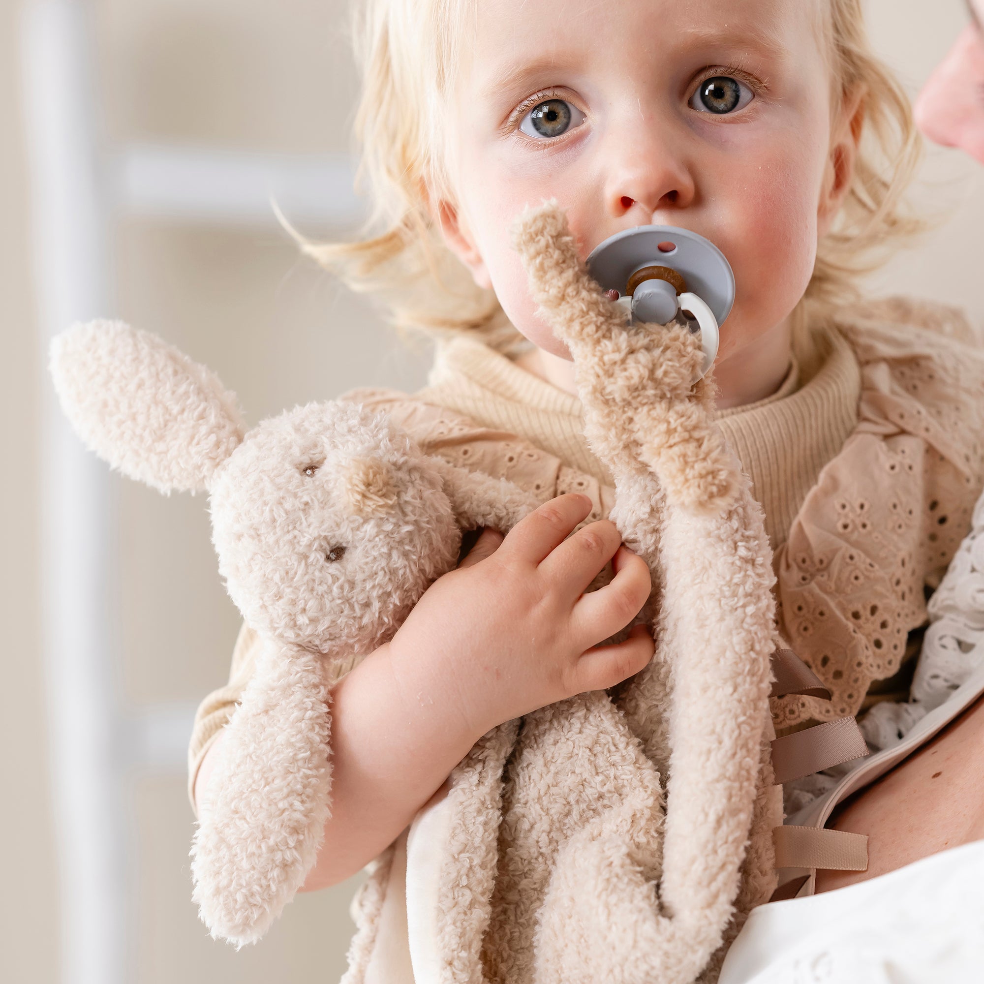 nattou-gro-e-schnuffeltuch-doudou-kaninchen-teddy image 5