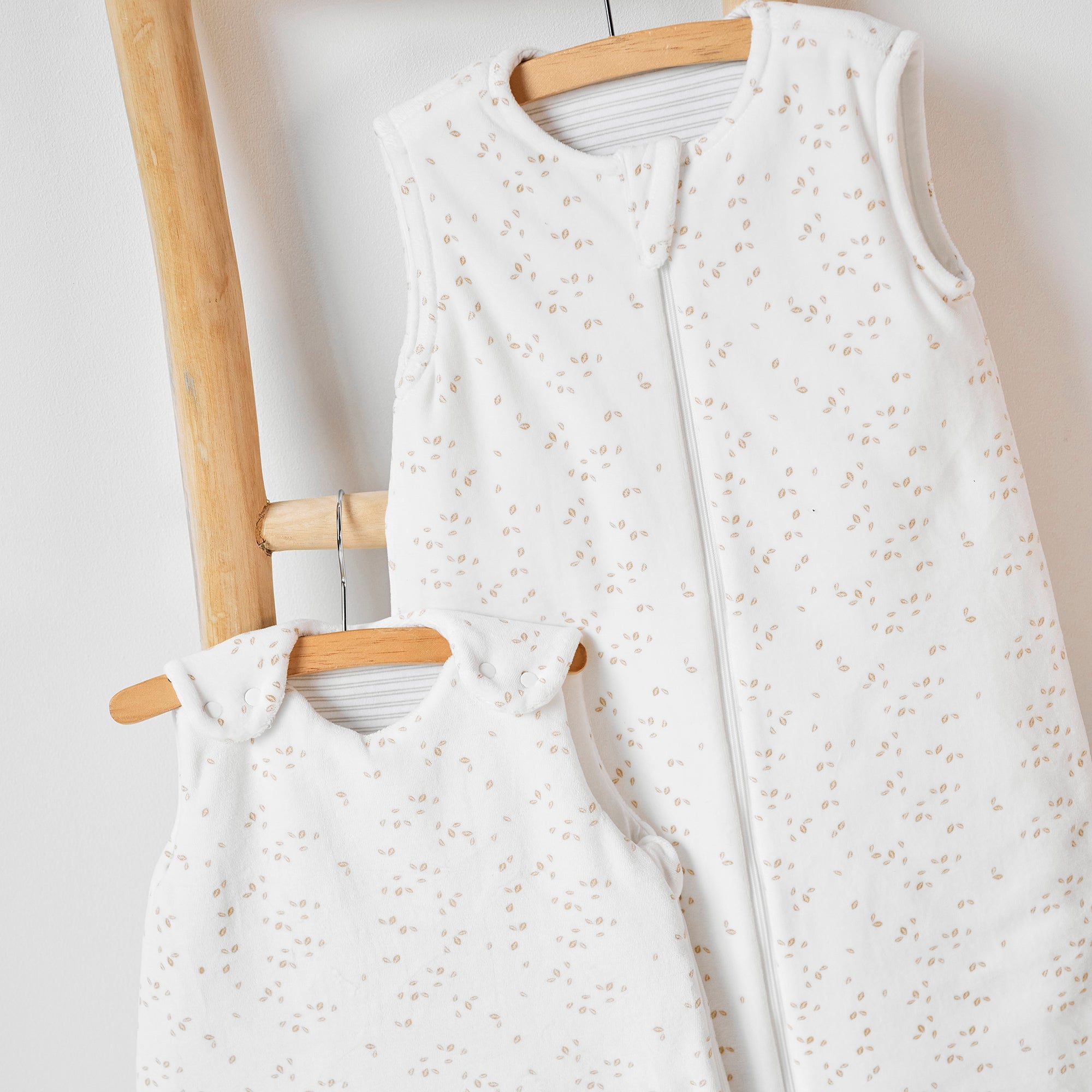 nattou-flo-ernest-oli-schlafsack-baby-mit-stickmotiv-sommer-und-bergang image 2