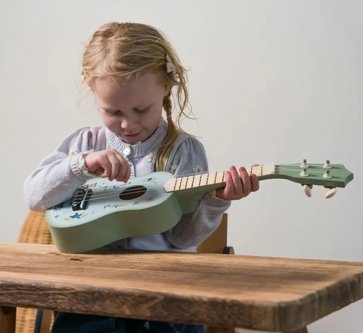 dantoy-wood-spielzeug-gitarre-holz-in-geschenkbox-mintgr-n-ab-3-jahren image 4