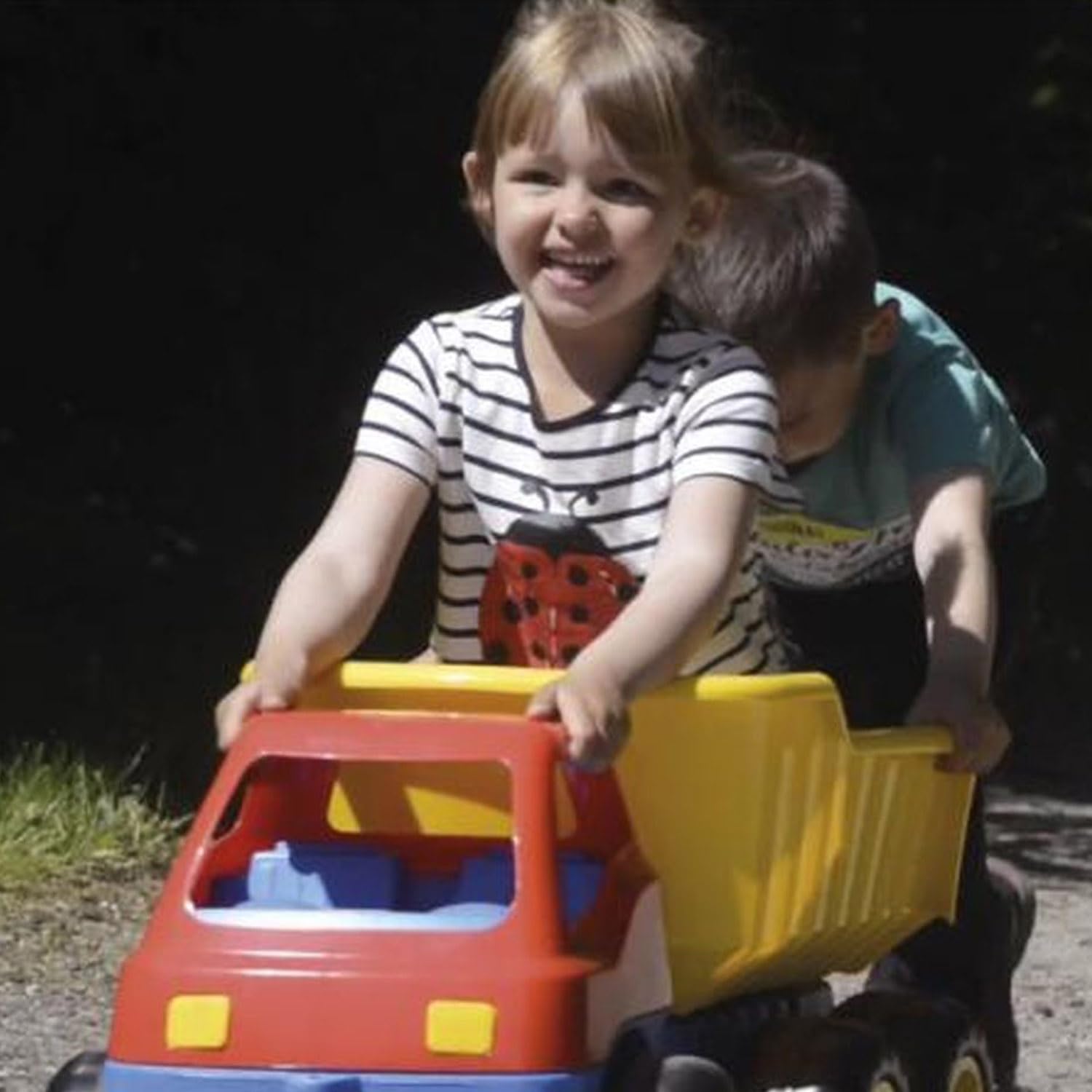 dantoy-giant-tipper-truck-84-cm-gro-er-kipplaster-f-r-garten-made-in-denmark image 3