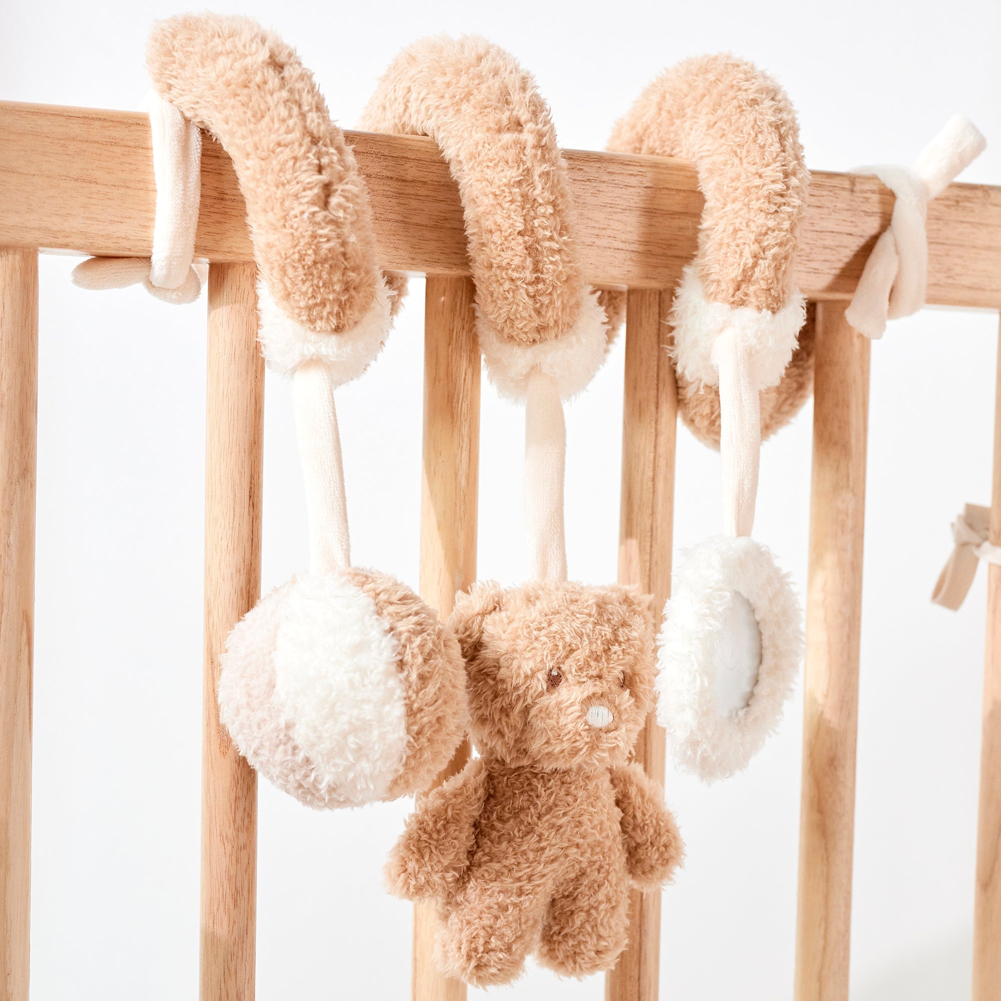 nattou-teddy-spirale-h-ngespielzeug-mit-rassel-und-spiegel image 2