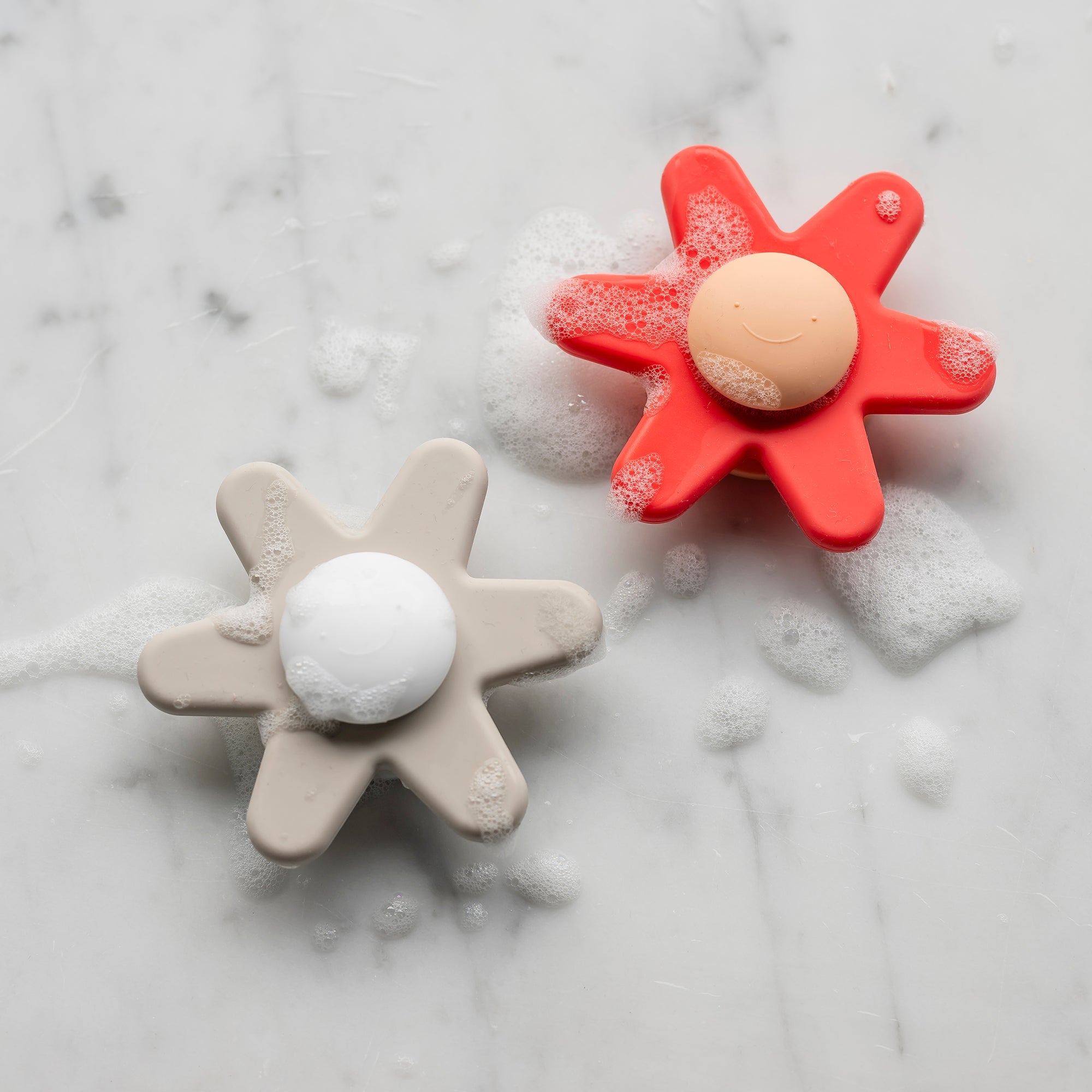 nattou-spinner-blume-silicone-baby-saugnapf-spielzeug-9-x-9-x-3-5-cm image 2