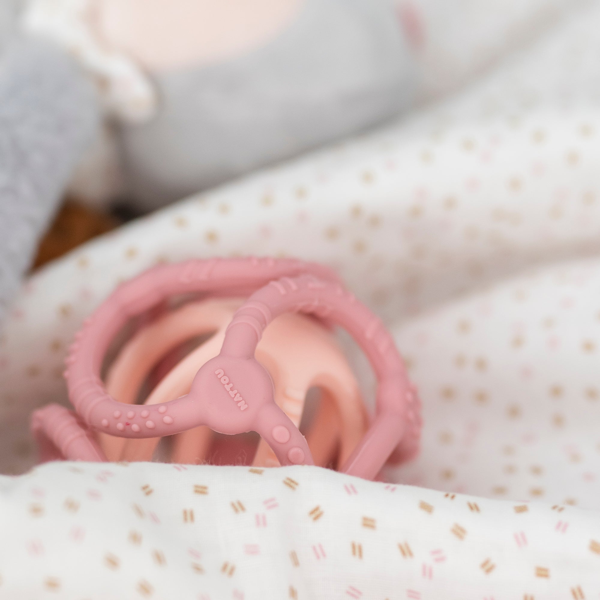 nattou-satz-b-lle-2-silikon-bei-ring-und-rassel-f-r-babys image 7
